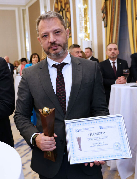 Делян Добрев получи голямата награда „Икономика на светло“ на АИКБ
