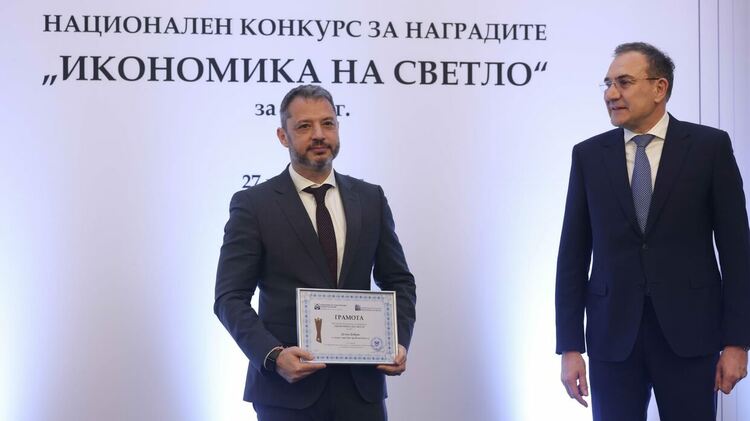 Делян Добрев получи голямата награда „Икономика на светло“ на АИКБ