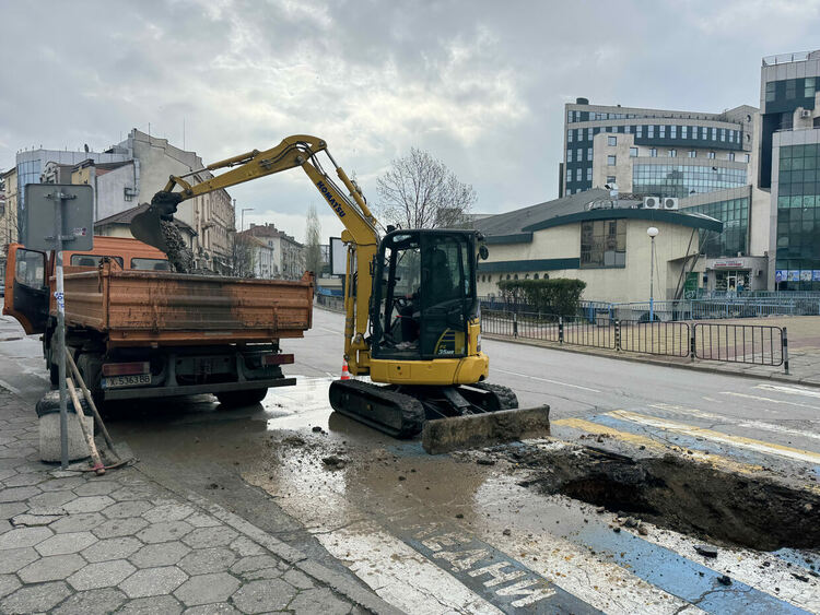 ВиК авария в центъра на Хасково