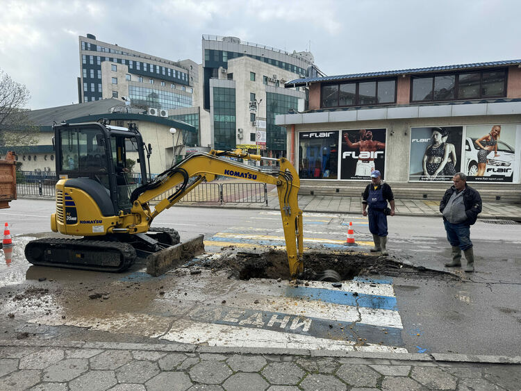 ВиК авария в центъра на Хасково