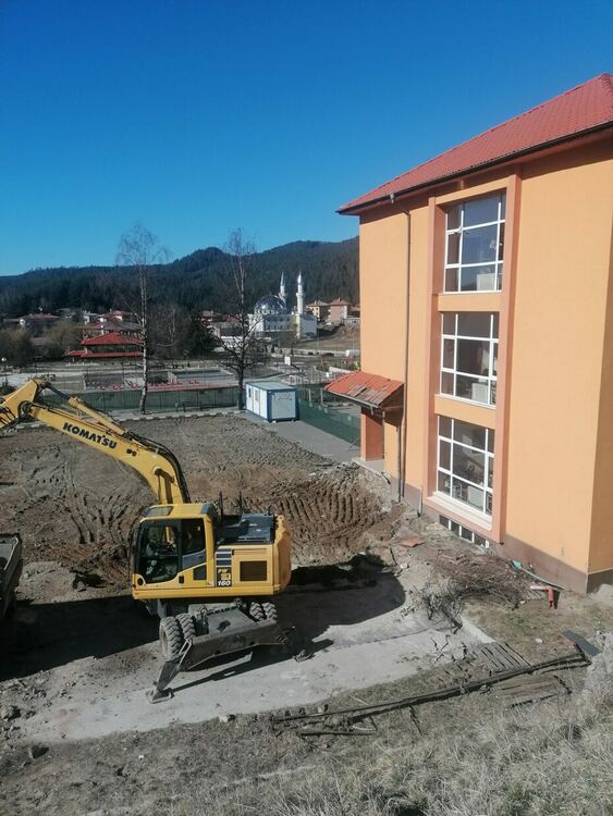 Училището в Доспат започна изграждане на нов спортен салон и асансьор