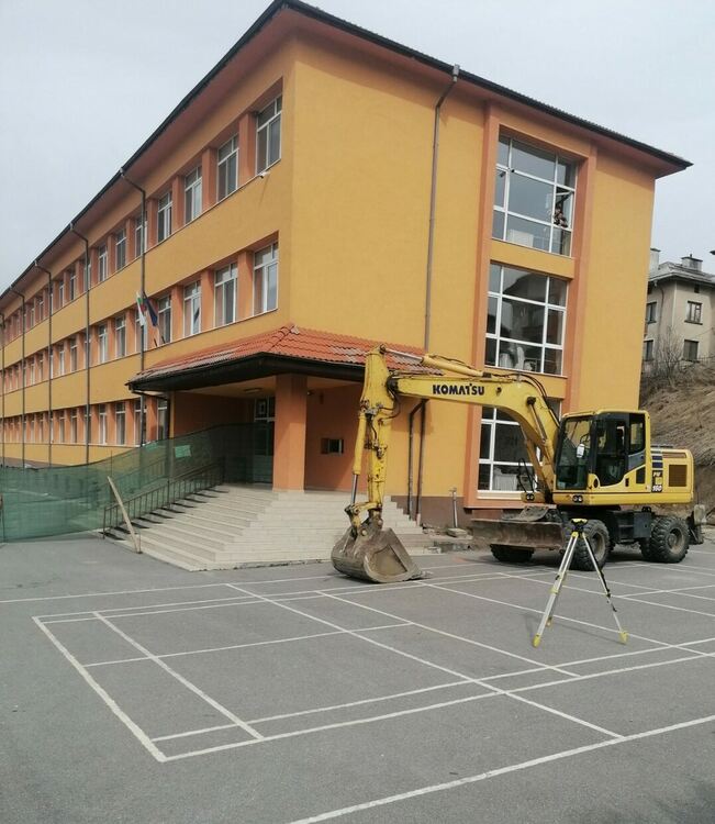 Училището в Доспат започна изграждане на нов спортен салон и асансьор