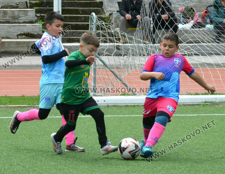 Малките футболисти на ФК „Хасково“ спечелиха турнира „Haskovo cup“