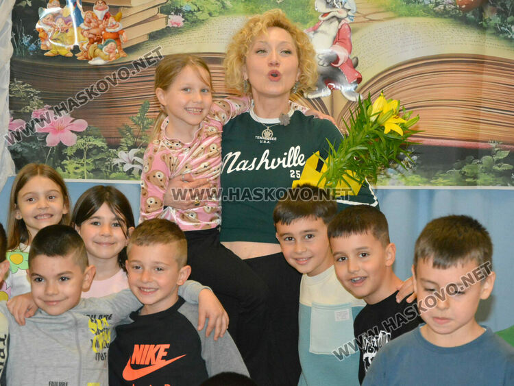 Анна Норт - автор на "Беличковците"