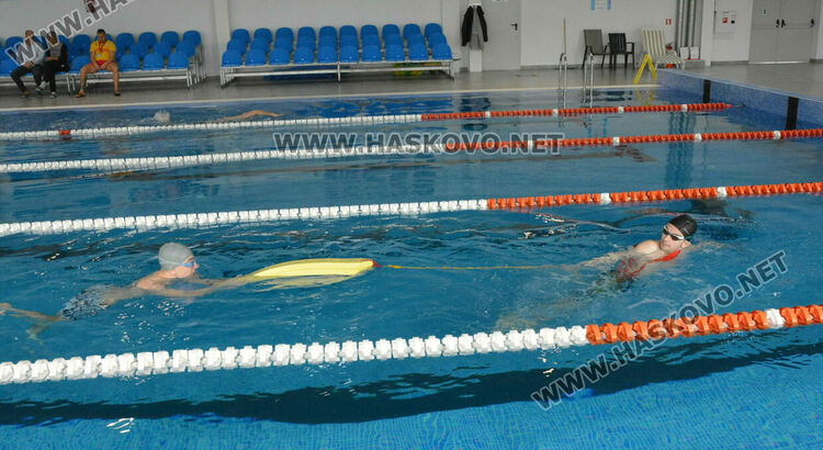 17 мъже издържаха практическия изпит пред БЧК за спасители 