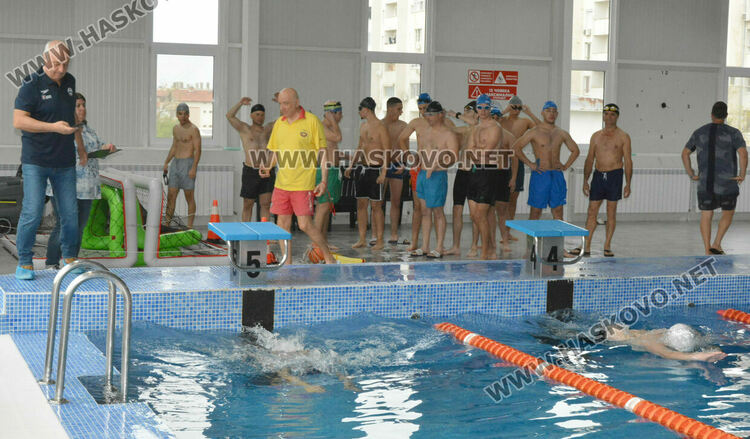 17 мъже издържаха практическия изпит пред БЧК за спасители 