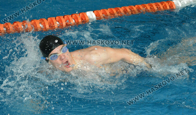 17 мъже издържаха практическия изпит пред БЧК за спасители 