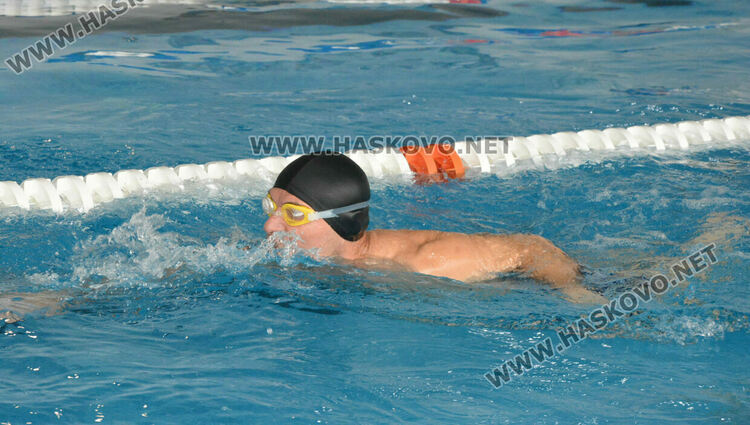 17 мъже издържаха практическия изпит пред БЧК за спасители 