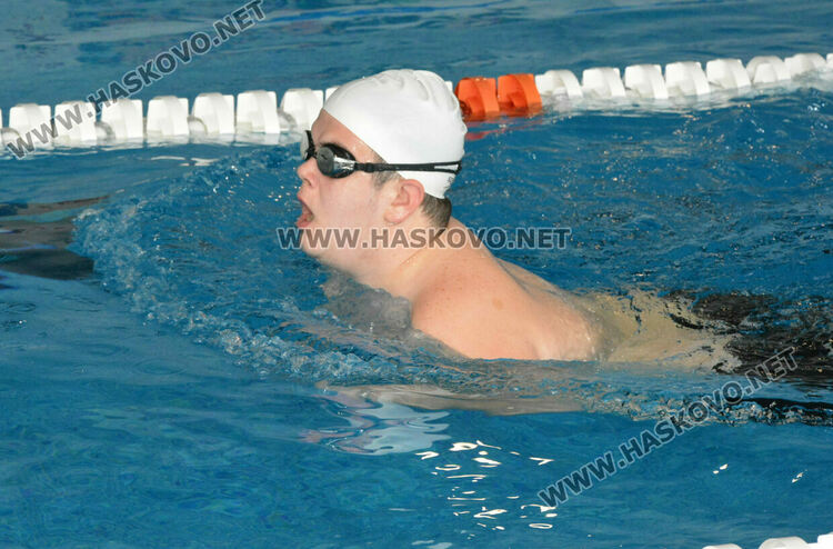 17 мъже издържаха практическия изпит пред БЧК за спасители 