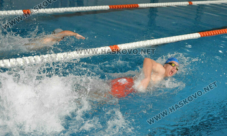 17 мъже издържаха практическия изпит пред БЧК за спасители 