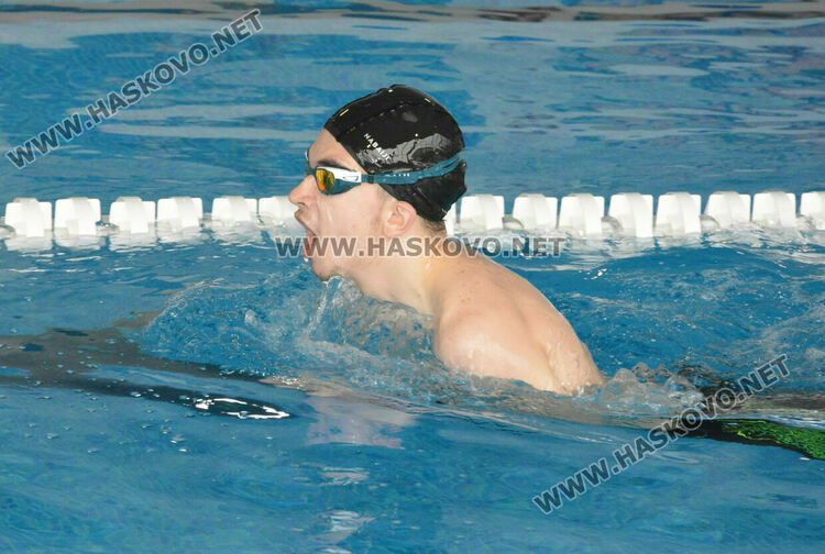 17 мъже издържаха практическия изпит пред БЧК за спасители 