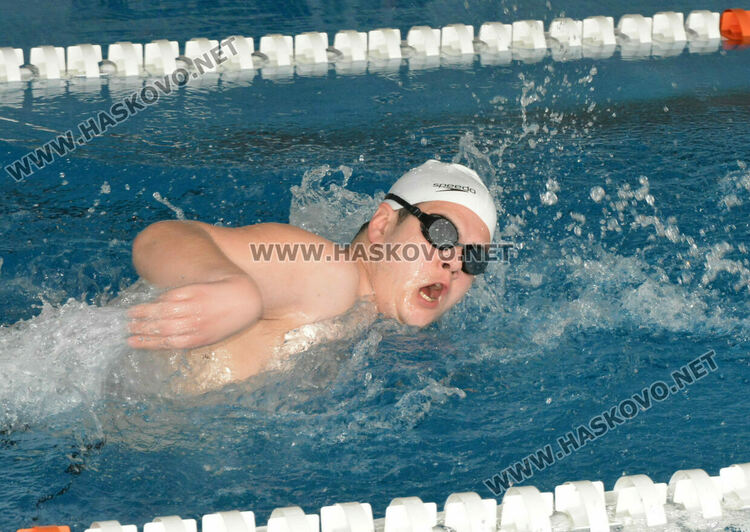 17 мъже издържаха практическия изпит пред БЧК за спасители 