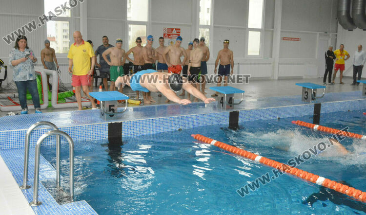 17 мъже издържаха практическия изпит пред БЧК за спасители 