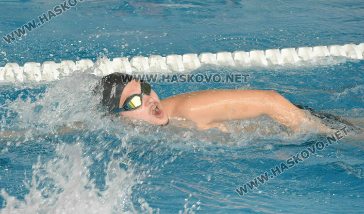 17 мъже издържаха практическия изпит пред БЧК за спасители 