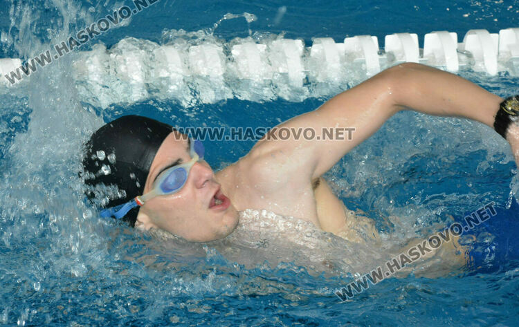 17 мъже издържаха практическия изпит пред БЧК за спасители 