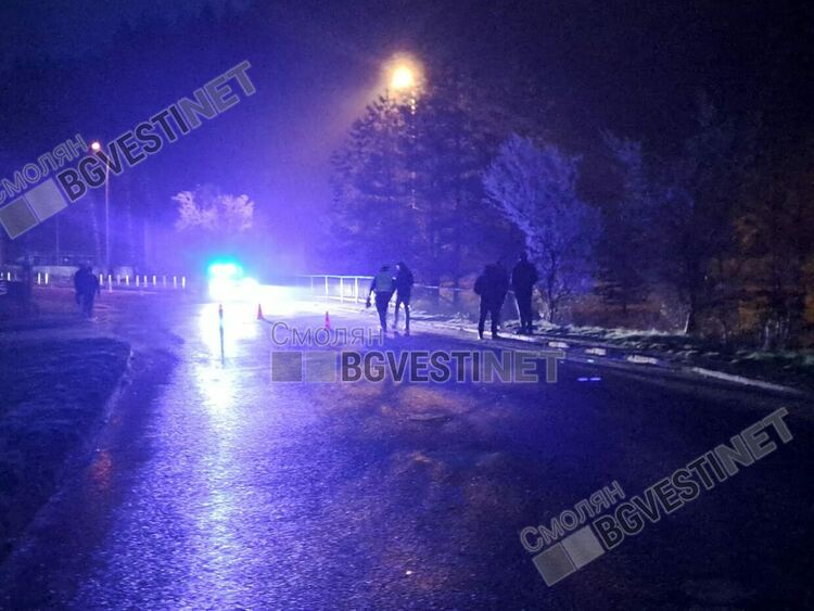 Кола с петима пътници падна в река Черна в Смолян – по чудо няма жертви