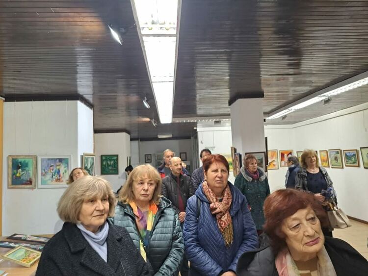 Традиционната Великденска изложба в КДК привлече ценители на изкуството в Смолян 