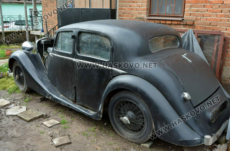 Охрана на „Гучи“ реставрира ягуари в Тракиец