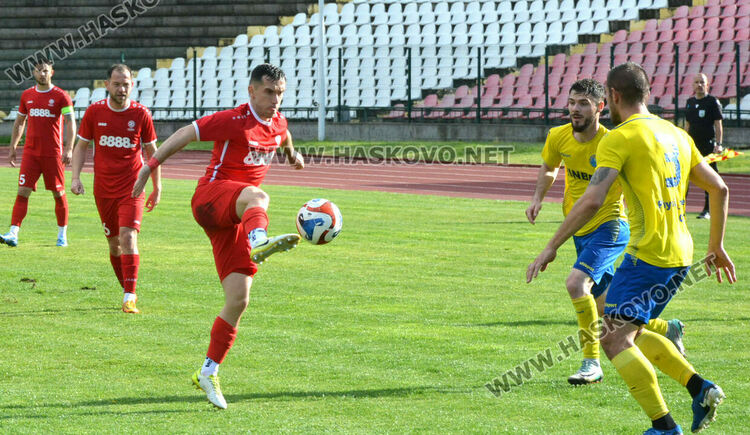 „Саяна“ и „Марица“ със скучно реми, „Димитровград“ с категоричен успех пред погледа на легенда от САЩ ‘94