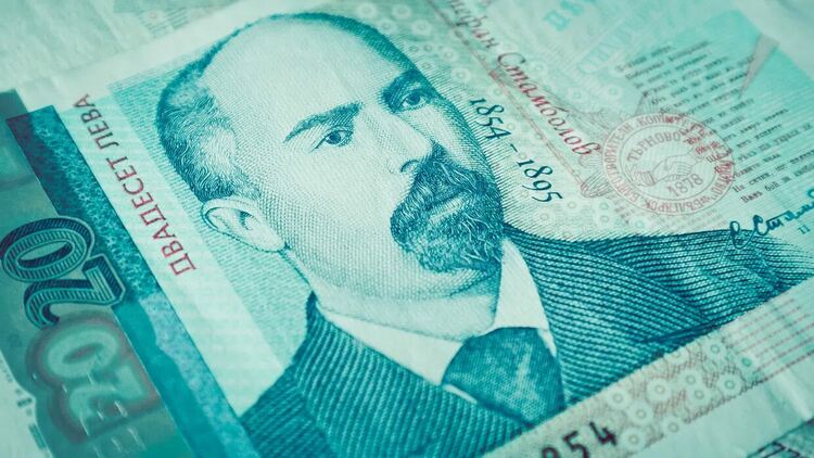 Очаква се ръстът на реалните заплати да се ускори след присъединяването към еврозоната