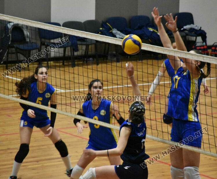 Волейболистките на „Раковски“ с 3 загуби