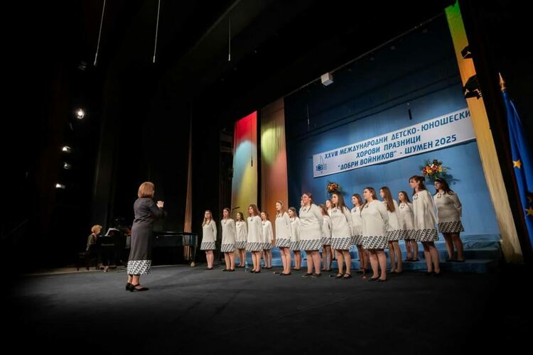 Хор „Орфей“ Хасково с престижни отличия от международни празници „Добри Войников“ в Шумен