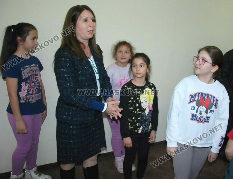 Инициативата „В час без телефон“ стартира от училище „Васил Левски“