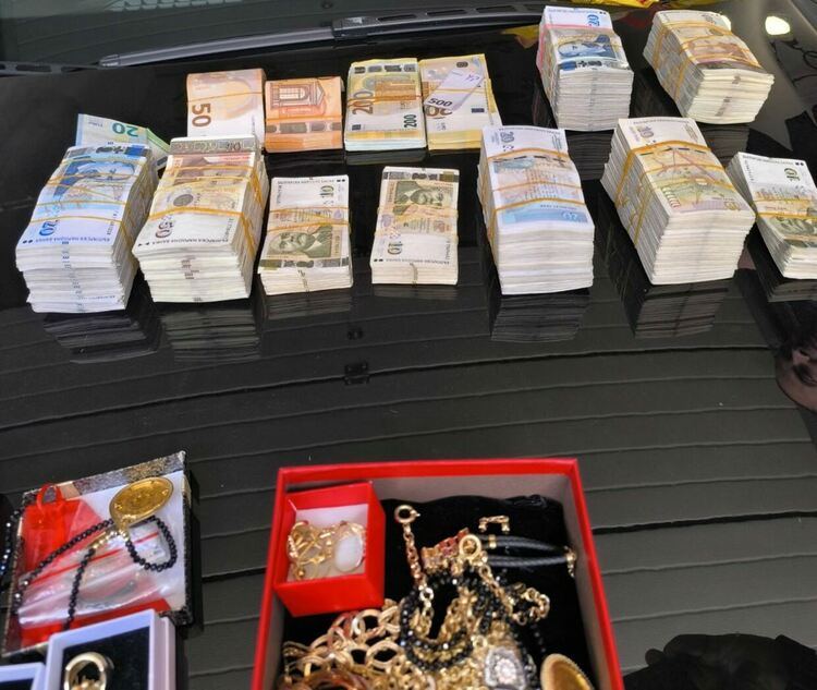 Пари и бижута за половин милион лева са иззети при акция срещу романтични измами