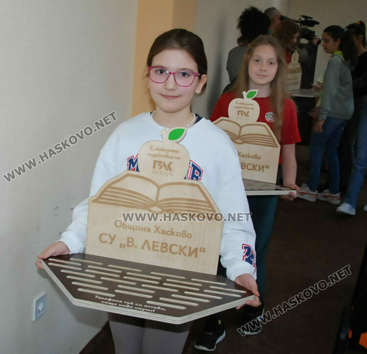 Инициативата „В час без телефон“ стартира от училище „Васил Левски“