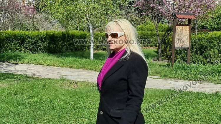 Диана Василева (вдясно)