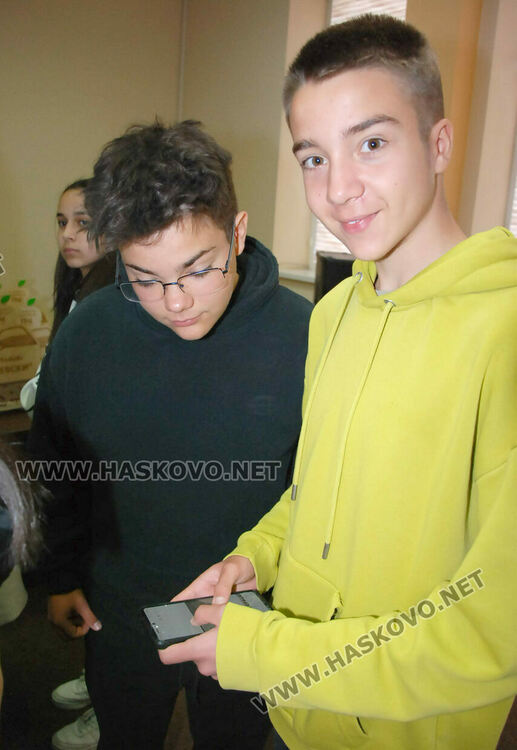 Инициативата „В час без телефон“ стартира от училище „Васил Левски“