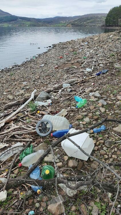 Любители на природата:Събираме се на 12 април за да почистим зоната за къпане Гняздово на яз."Студен кладенец"