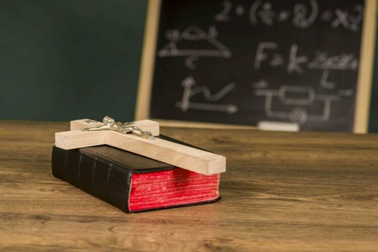 Нов морален компас в класната стая: Какво ще се учи по предмета „Добродетели и религии“