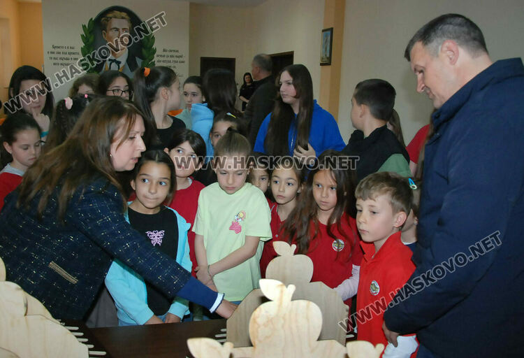 Инициативата „В час без телефон“ стартира от училище „Васил Левски“