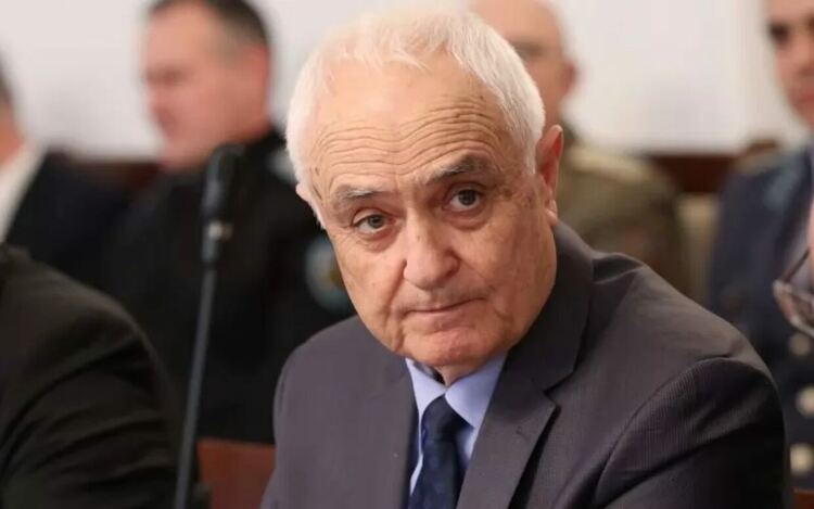 Заводът на ТЕРЕМ Холдинг в Търговище има бъдеще, но не в този обем, в който сега функционира, заяви наскоро министърът на отбраната Атанас Запрянов по повод финансовите проблеми.