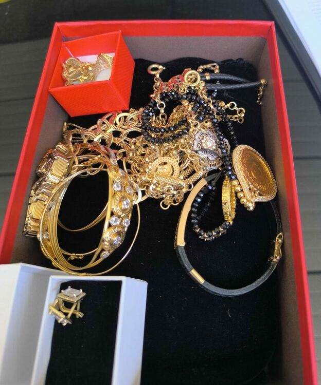 Пари и бижута за половин милион лева са иззети при акция срещу романтични измами