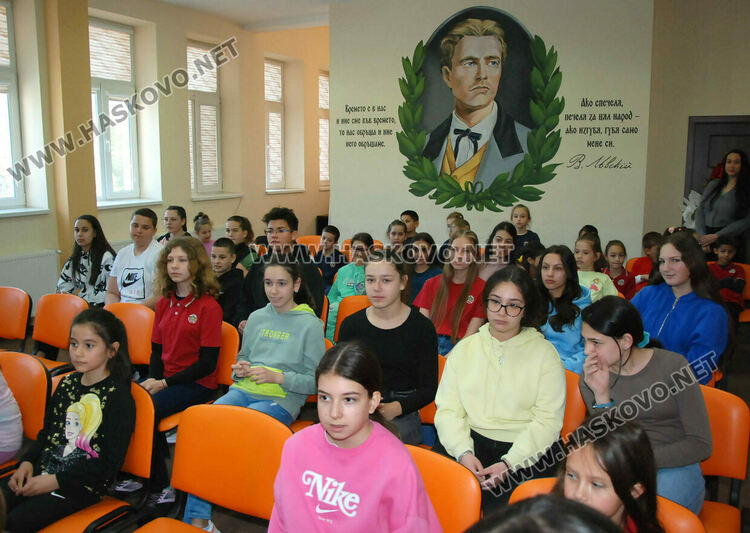 Инициативата „В час без телефон“ стартира от училище „Васил Левски“