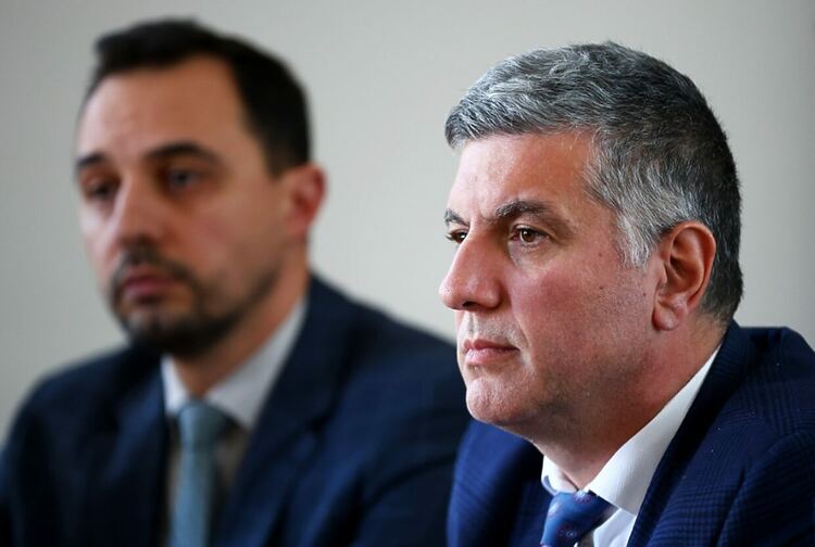 Андрей Цеков и Богдан Богданов (на заден план). И двамата бивши министри обвиняват Пеевски в телефонен натиск