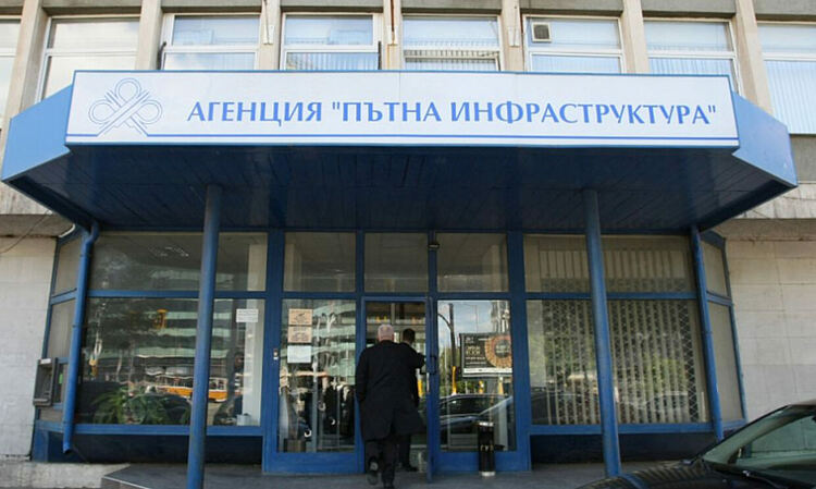 Некомпетентност и корупция. АПИ похарчила над 2,5 милиарда за ремонти без договори