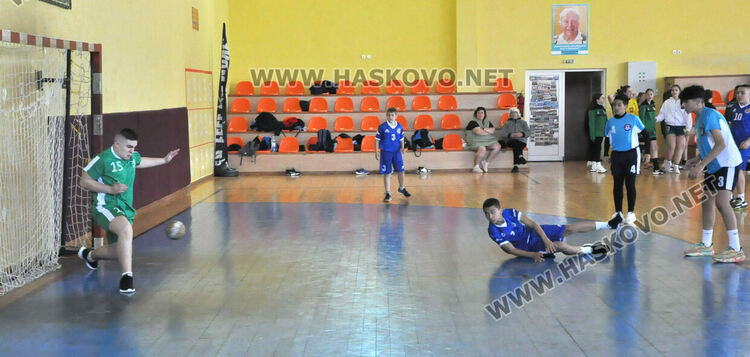 Победи за отборите на Хасково и Свиленград на ученическото първенство по хандбал