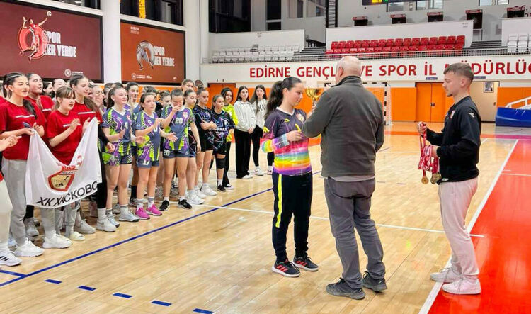 Хасковските хандбалистки с победа и загуба на турнир в Турция