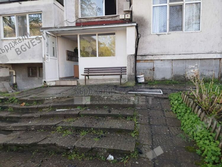 Газова бутилка гръмна тази сутрин в апартамент в кв.”Веселчане” в Кърджали,  възрастна жена оцеля/снимки/