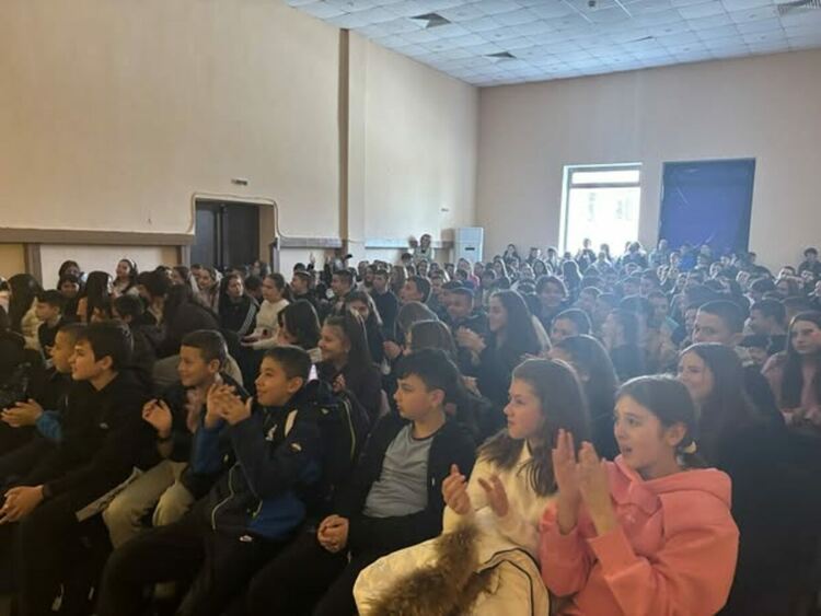 На сцената на Младежкия дом в Радомир се проведе театралната постановка „Спасителят“