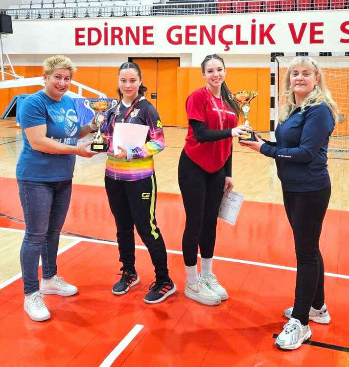 Хасковските хандбалистки с победа и загуба на турнир в Турция