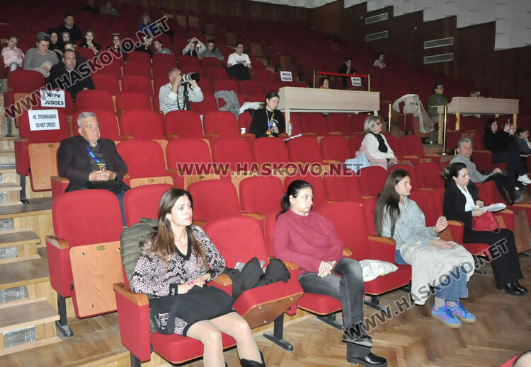 Откриха 20-ото издание на международния фестивал „Вълшебен свят“ в Хасково