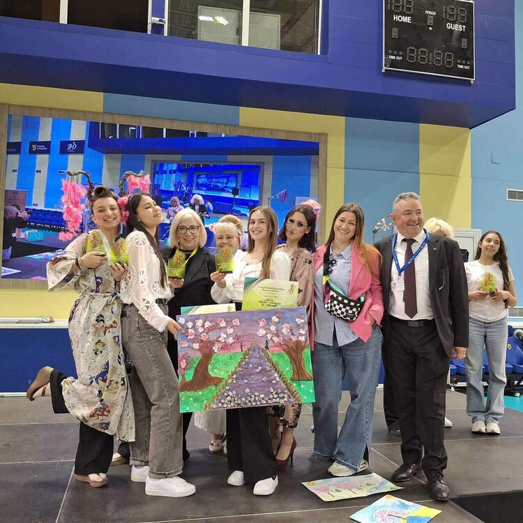 Ученици от ПГЛП Хасково с първи места за арт прическа, грим и картина във фестивала „Сърце в зелено“ 