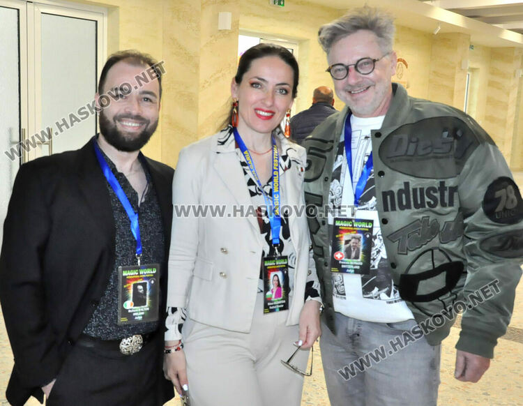 Откриха 20-ото издание на международния фестивал „Вълшебен свят“ в Хасково