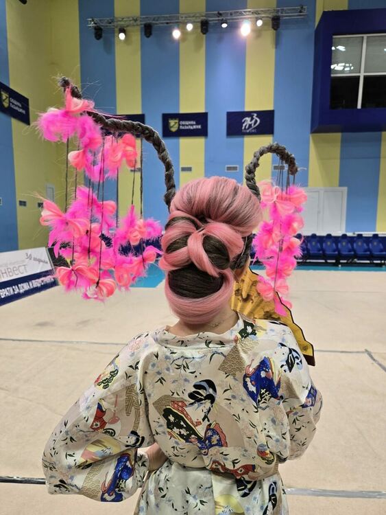 Ученици от ПГЛП Хасково с първи места за арт прическа, грим и картина във фестивала „Сърце в зелено“ 