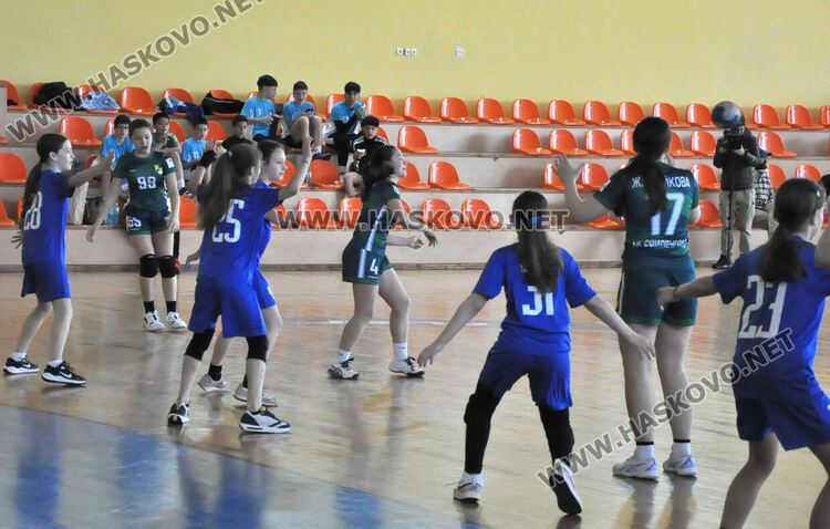 Победи за отборите на Хасково и Свиленград на ученическото първенство по хандбал