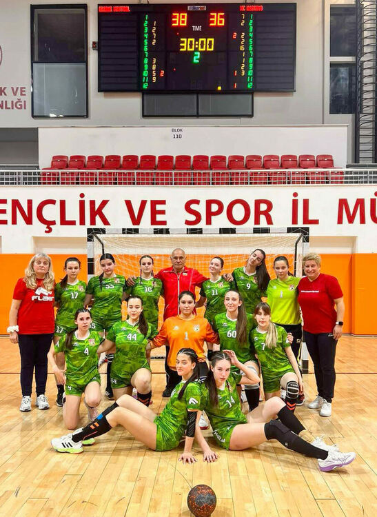 Хасковските хандбалистки с победа и загуба на турнир в Турция